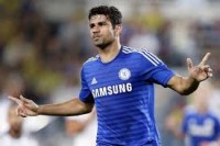Costa bermain dengan kasar